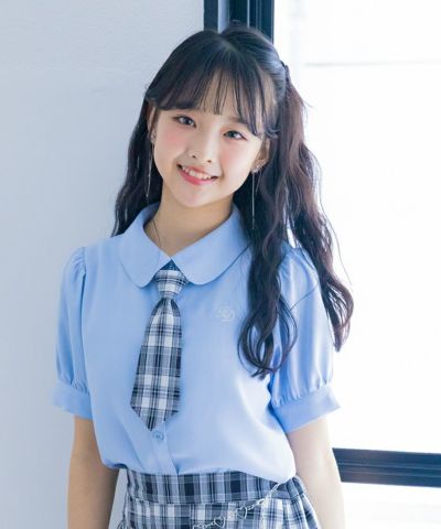 チェックネクタイ付きブラウス